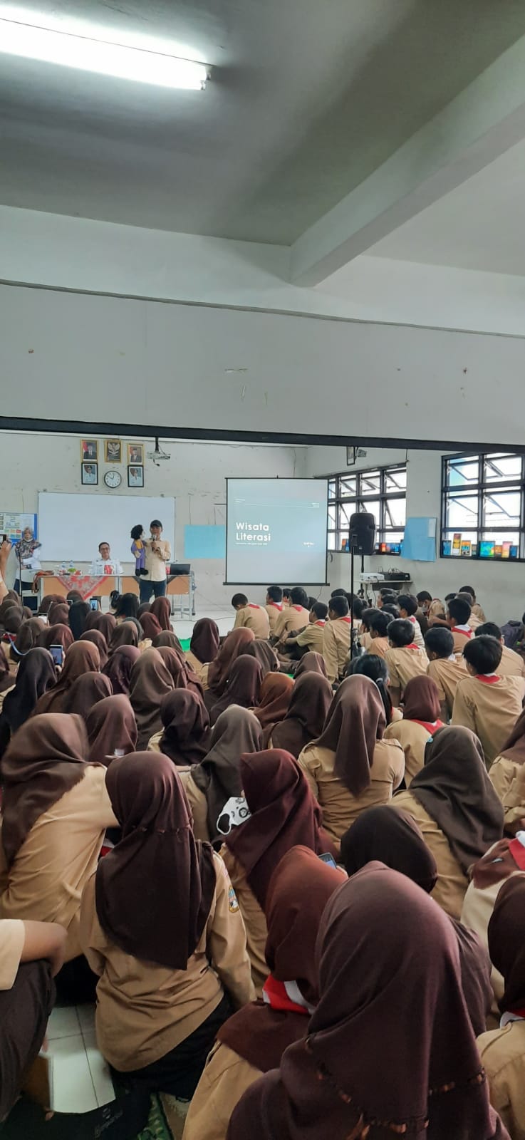 Wisata Literasi Ke Sekolah Bersama SMPN 93 Jakarta